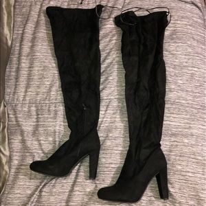 Thigh high heeled boots 👢